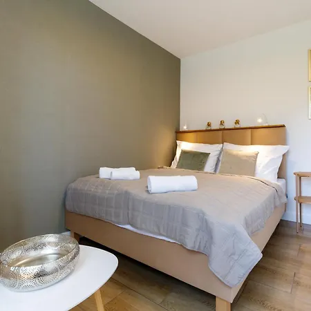 Door Apartmán *